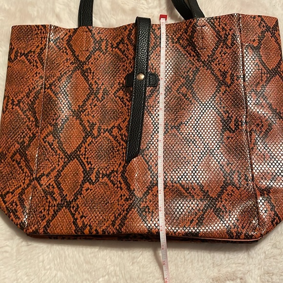 Brown and black vegan snake print tote bag NWOT - Picture 12 of 13